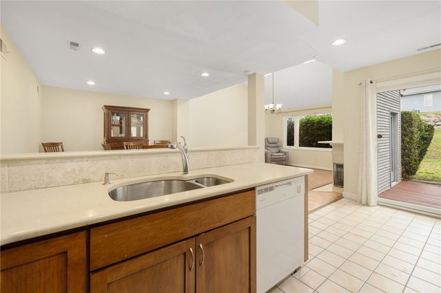 95 Nipmuc Trail B, North Providence, RI 02904