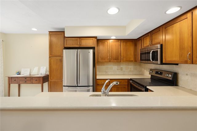 95 Nipmuc Trail B, North Providence, RI 02904