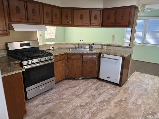 5634 Charlie Chan, San Antonio, TX 78240