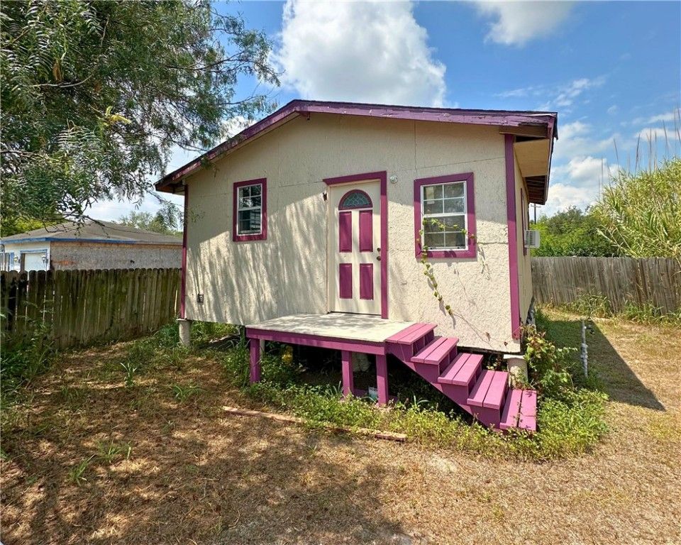 600 S Rachal St, Sinton, TX 78387