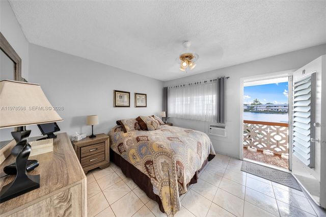 900 SW 10th Ter 14S, Hallandale Beach, FL 33009