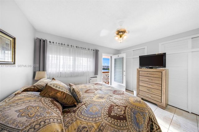 900 SW 10th Ter 14S, Hallandale Beach, FL 33009