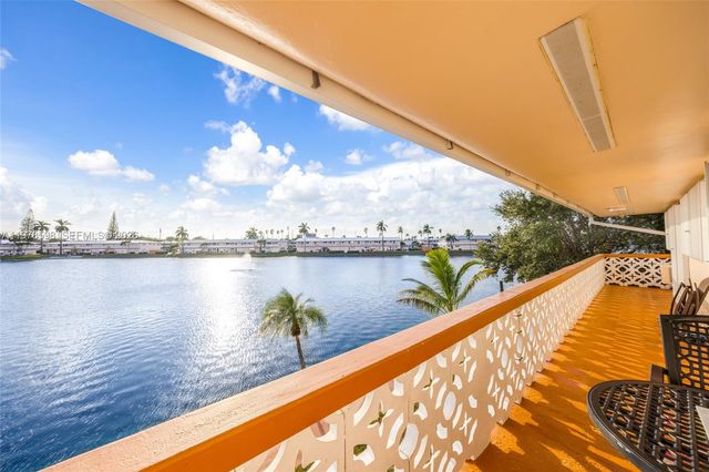 900 SW 10th Ter 14S, Hallandale Beach, FL 33009