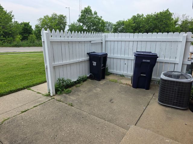 336 Lilac Lane H, Elgin, IL 60123