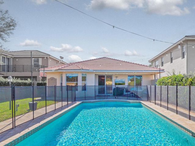 167 Catania Way, Royal Palm Beach, FL 33411