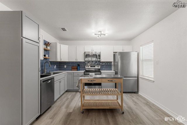115 JAMES DRIVE, Iowa Park, TX 76367