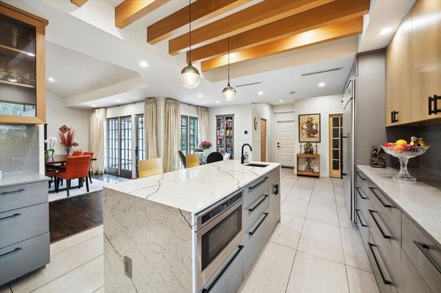 1902 Chimney Rock Road, Houston, TX 77056