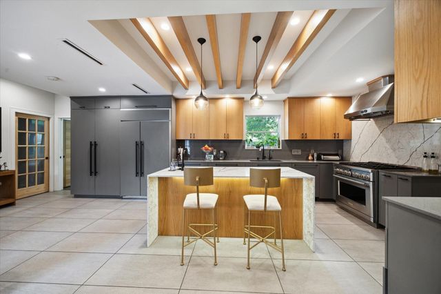 1902 Chimney Rock Road, Houston, TX 77056