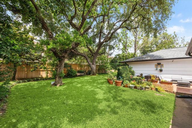 1902 Chimney Rock Road, Houston, TX 77056