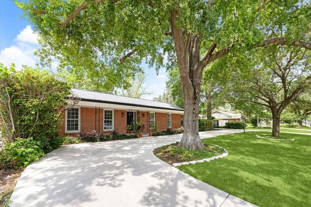 1902 Chimney Rock Road, Houston, TX 77056