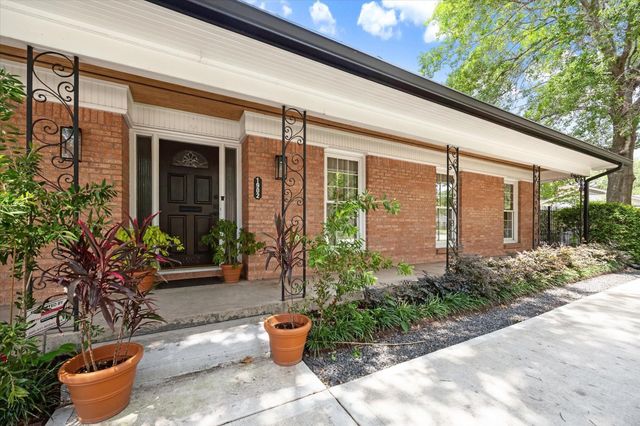 1902 Chimney Rock Road, Houston, TX 77056