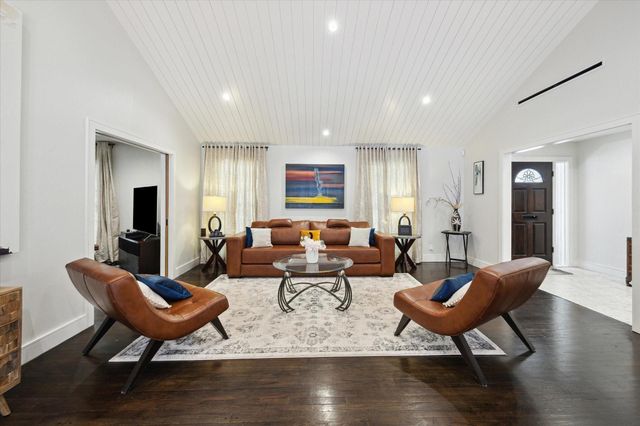 1902 Chimney Rock Road, Houston, TX 77056