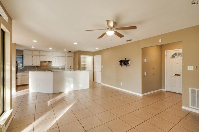 8 PILOT POINT DRIVE, Wichita Falls, TX 76306