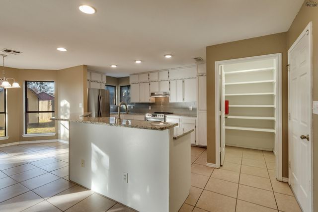 8 PILOT POINT DRIVE, Wichita Falls, TX 76306