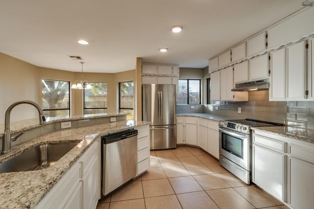 8 PILOT POINT DRIVE, Wichita Falls, TX 76306