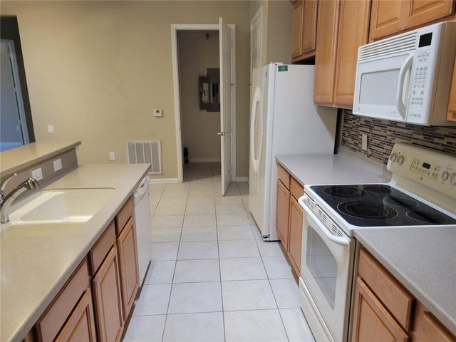 7905 N SEMINOLE BOULEVARD 3404, Seminole, FL 33772