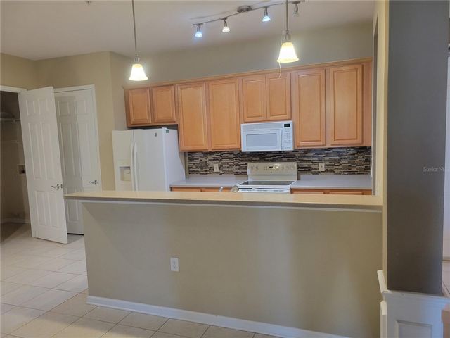 7905 N SEMINOLE BOULEVARD 3404, Seminole, FL 33772