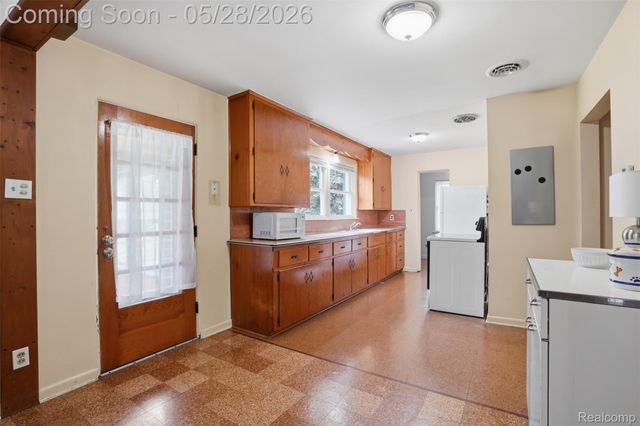 14217 Richfield Street, Livonia, MI 48154