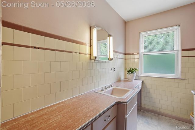 14217 Richfield Street, Livonia, MI 48154