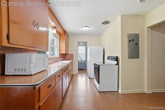 14217 Richfield Street, Livonia, MI 48154