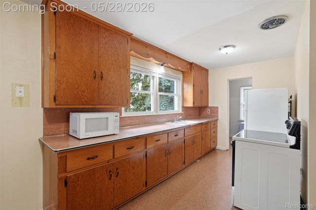 14217 Richfield Street, Livonia, MI 48154