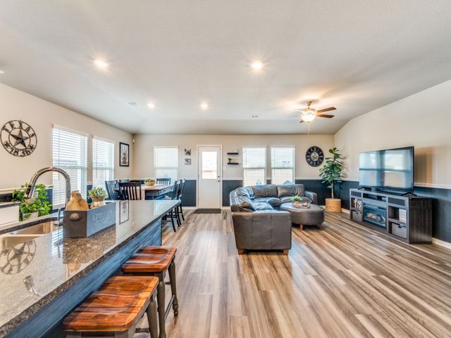 5616 Shannon Creek Road, Fort Worth, TX 76126