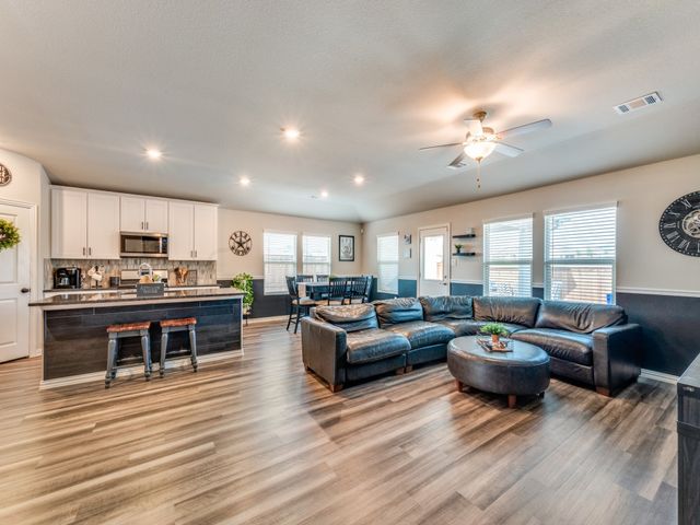 5616 Shannon Creek Road, Fort Worth, TX 76126