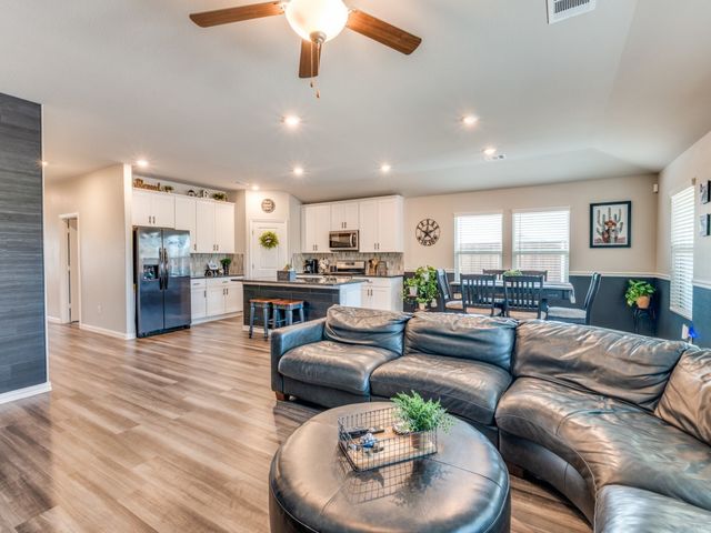 5616 Shannon Creek Road, Fort Worth, TX 76126