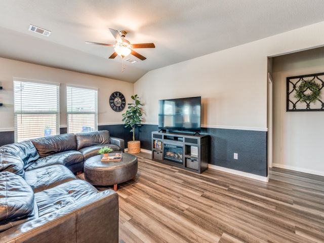 5616 Shannon Creek Road, Fort Worth, TX 76126