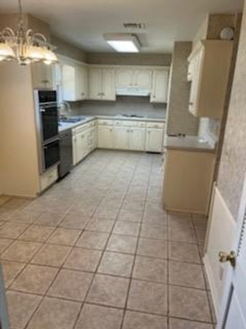 6705 N Shawnee Avenue, Oklahoma City, OK 73116