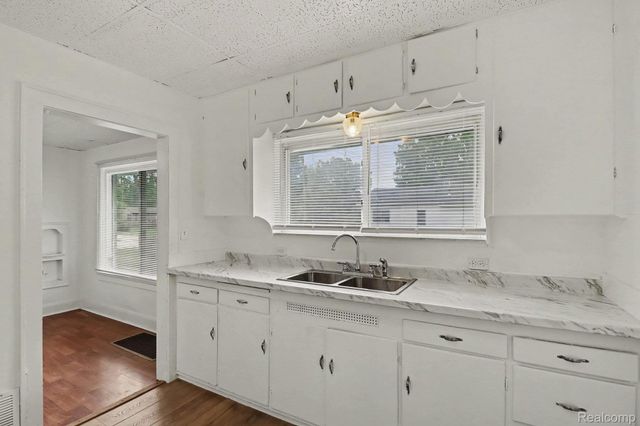 2200 S Term Street, Burton, MI 48519