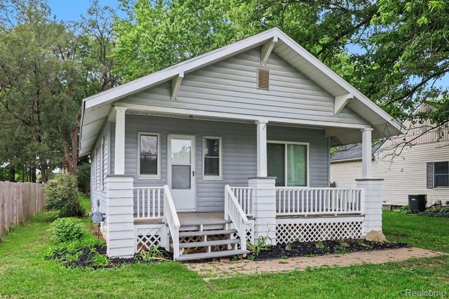 2200 S Term Street, Burton, MI 48519