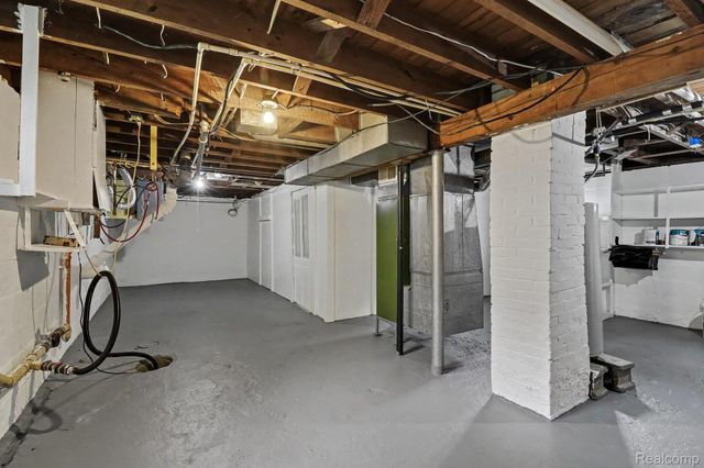 2200 S Term Street, Burton, MI 48519
