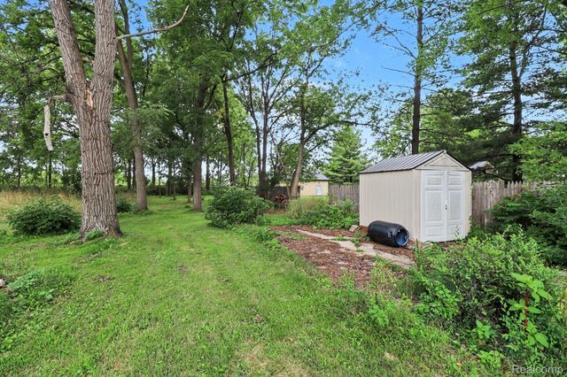 2200 S Term Street, Burton, MI 48519