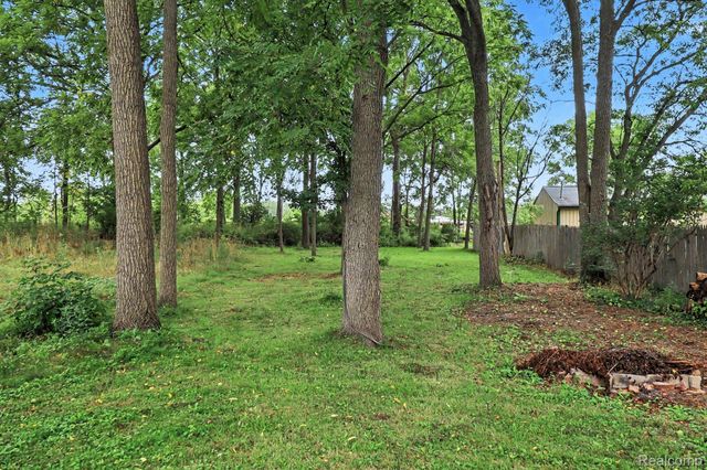 2200 S Term Street, Burton, MI 48519