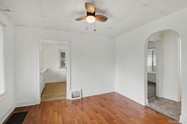 2200 S Term Street, Burton, MI 48519