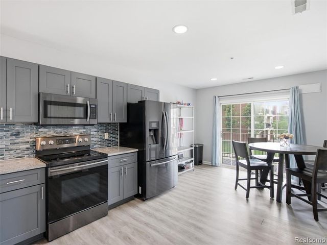 1528 Devon Lane, Troy, MI 48084
