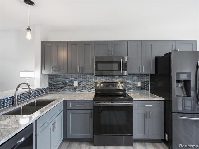 1528 Devon Lane, Troy, MI 48084