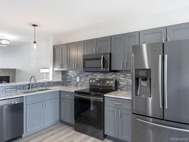 1528 Devon Lane, Troy, MI 48084