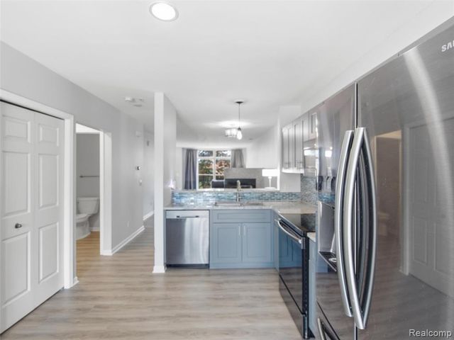 1528 Devon Lane, Troy, MI 48084