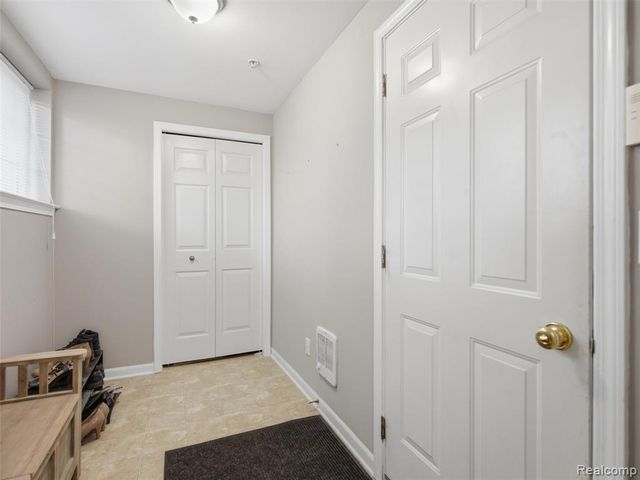 1528 Devon Lane, Troy, MI 48084