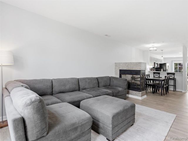 1528 Devon Lane, Troy, MI 48084