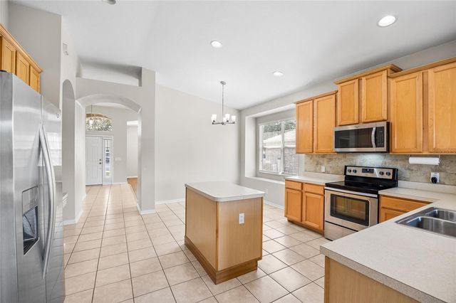 8806 SANDY PLAINS DRIVE, Riverview, FL 33578