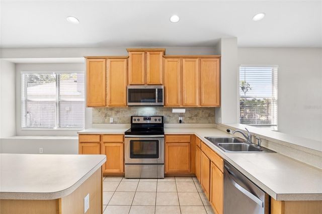 8806 SANDY PLAINS DRIVE, Riverview, FL 33578