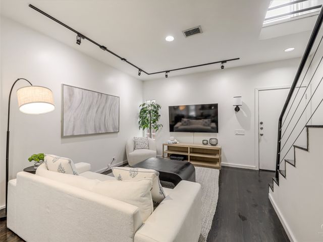 4242 Buena Vista Street 21, Dallas, TX 75205