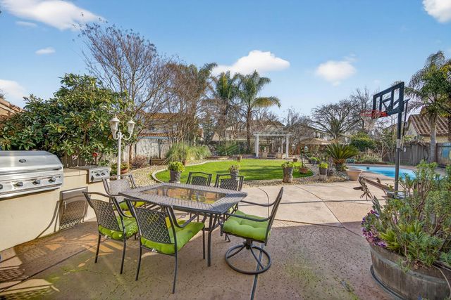 3816 Babson Dr, Elk Grove, CA 95758