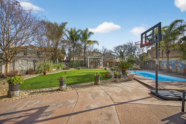 3816 Babson Dr, Elk Grove, CA 95758