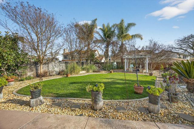 3816 Babson Dr, Elk Grove, CA 95758