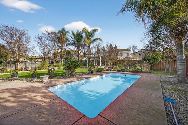 3816 Babson Dr, Elk Grove, CA 95758