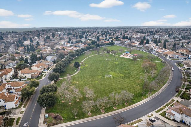 3816 Babson Dr, Elk Grove, CA 95758